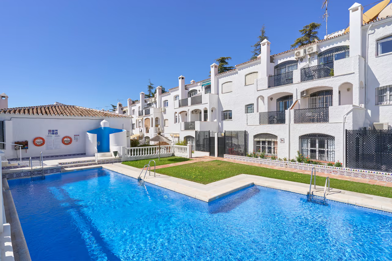 Holiday Home Lena Town House with Pool Mountain View Wi Fi and Air Conditioning